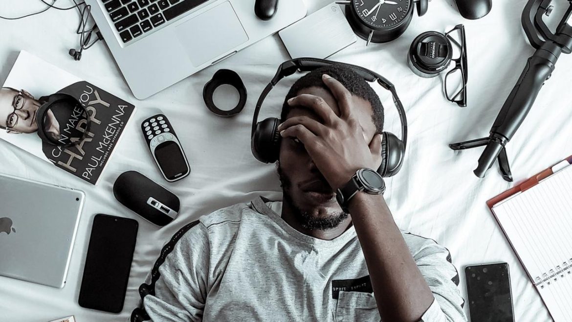 Reclaiming serenity: 9 reasons to embrace a digital detox and 3 apps that  help